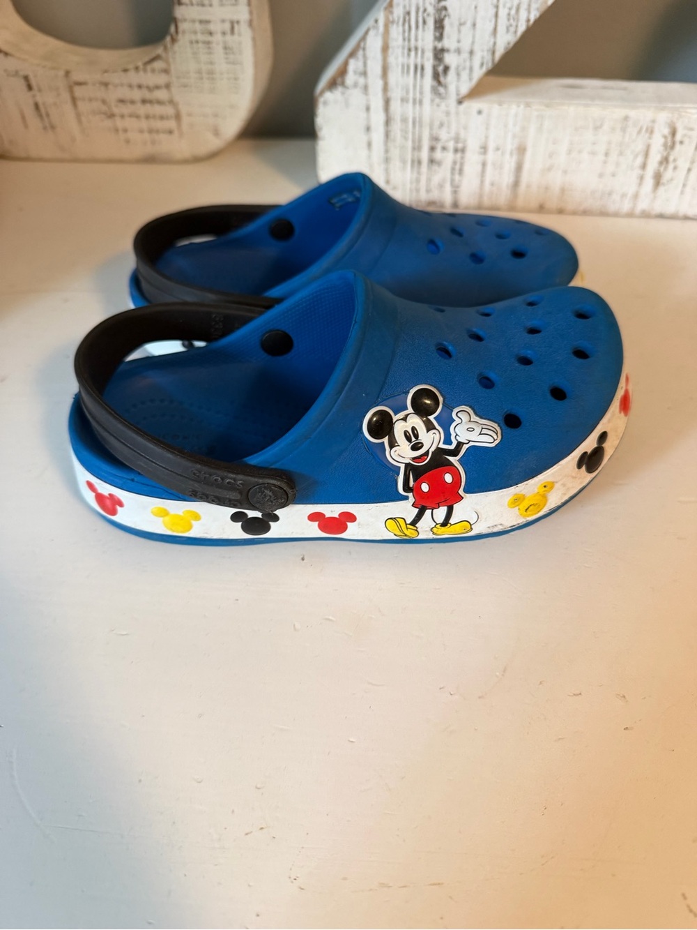 Mickey crocs - Picture 2 of 4